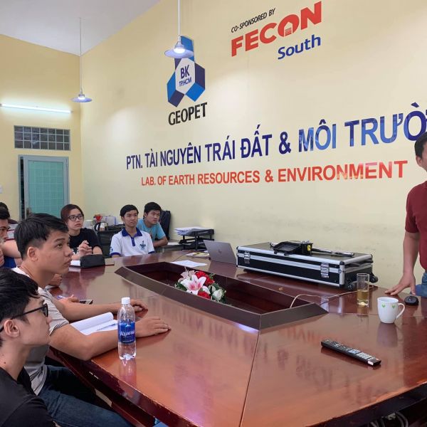 THAM GIA THẢO LUẬN 